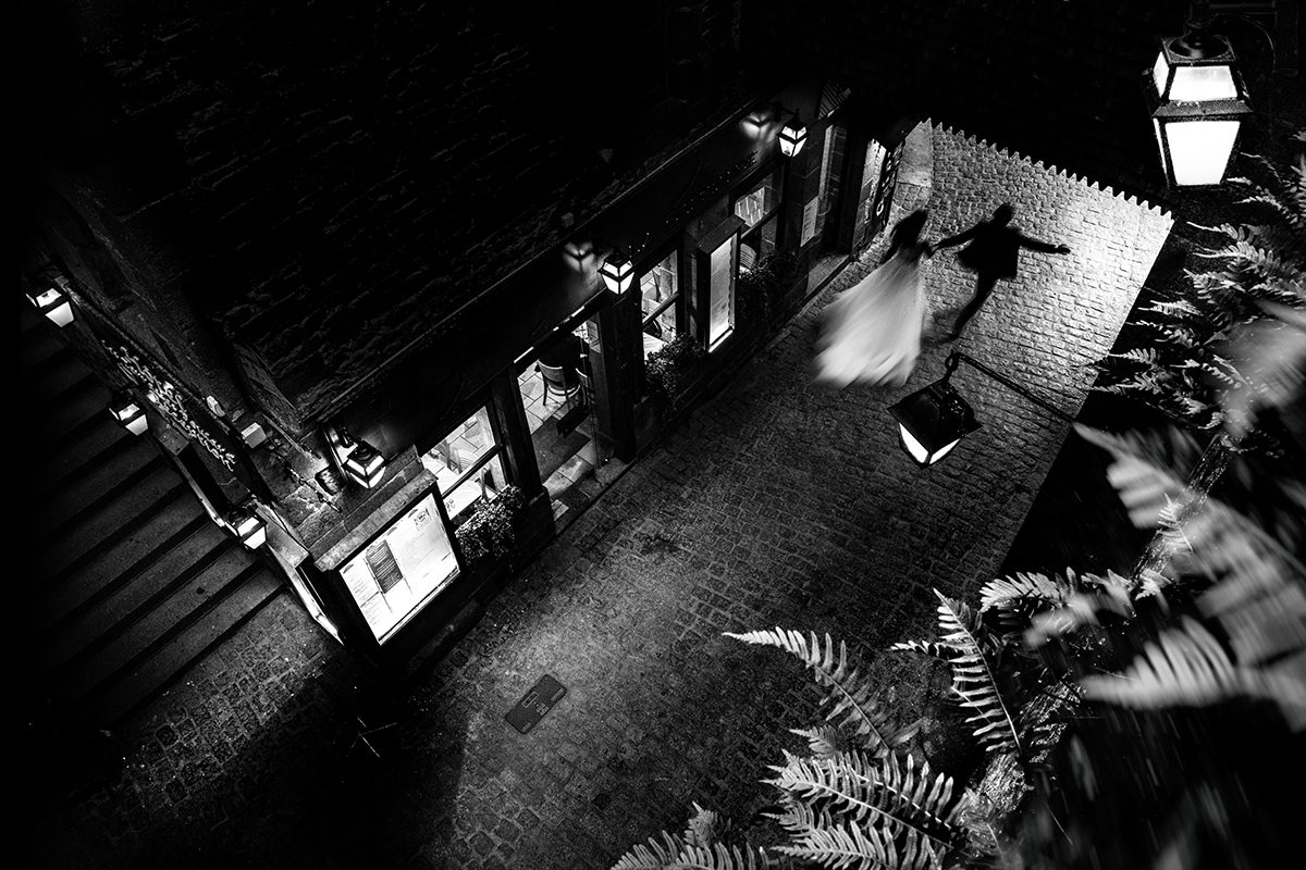Photographe mariage Normandie — mariée de nuit vue en plongée — Arnaud Chapelle