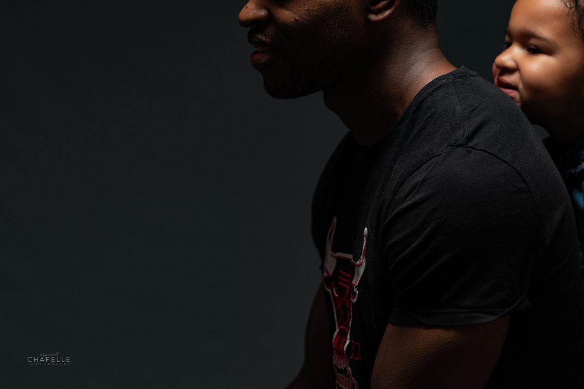 Portrait père enfant studio lumière Rembrandt — Arnaud Chapelle Photographe