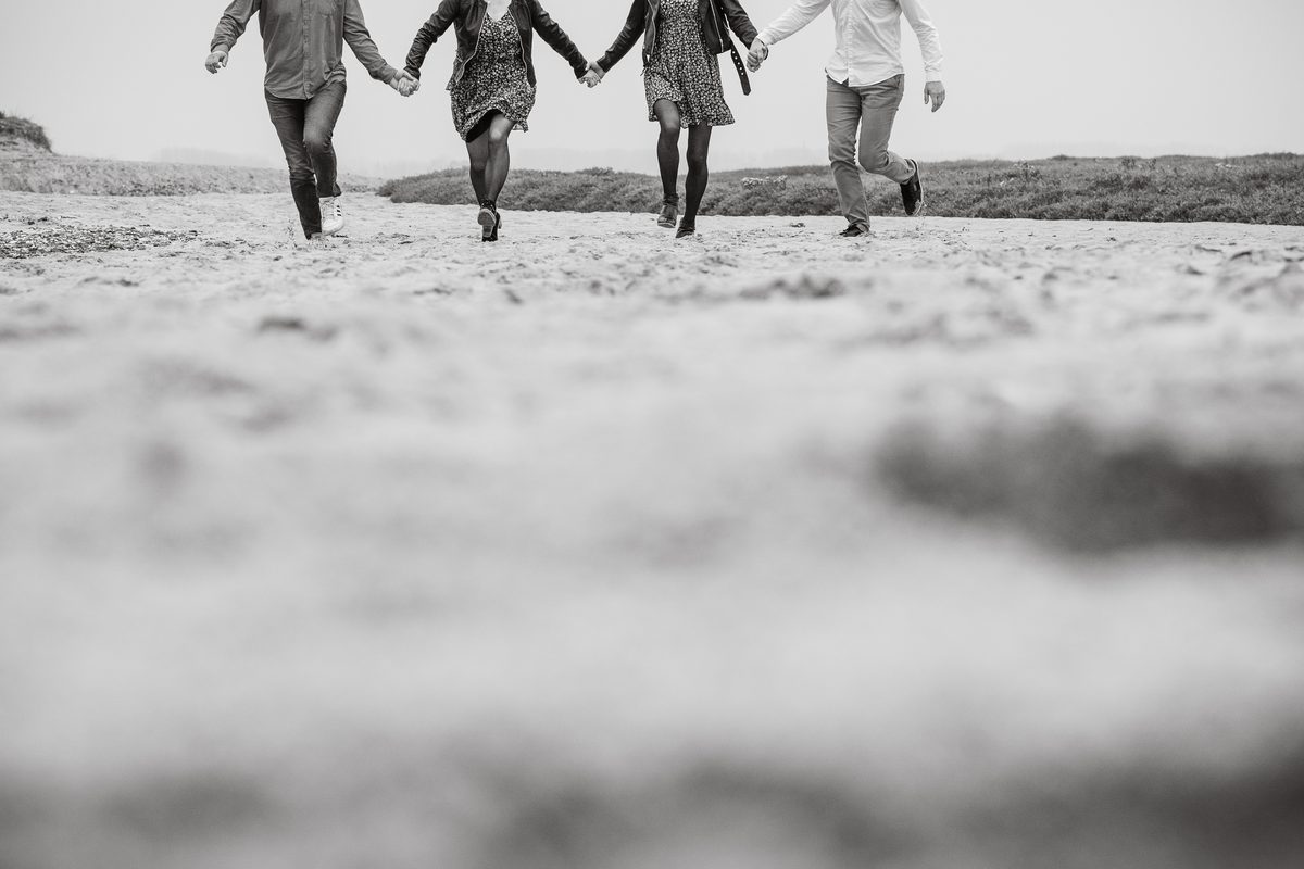 Portrait groupe famille plage Normandie noir et blanc — Arnaud Chapelle Photographe
