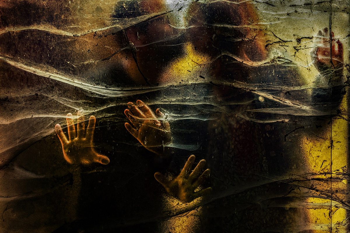 Photographe mariage Normandie — mains voile texture surréaliste — Arnaud Chapelle