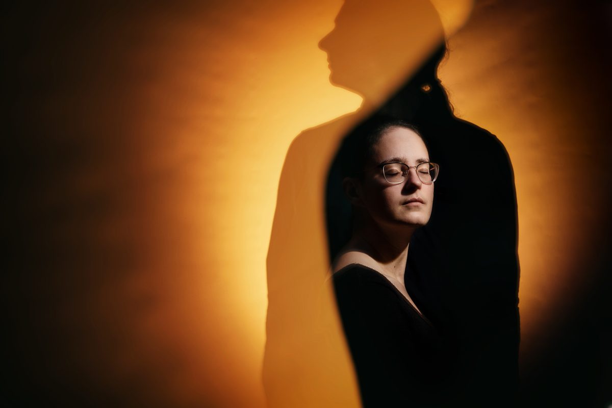 Portrait femme lumière studio — Arnaud Chapelle Photographe