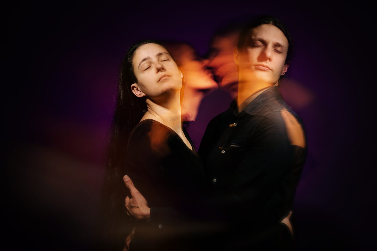 Portrait couple double exposition lumière violette — Arnaud Chapelle Photographe