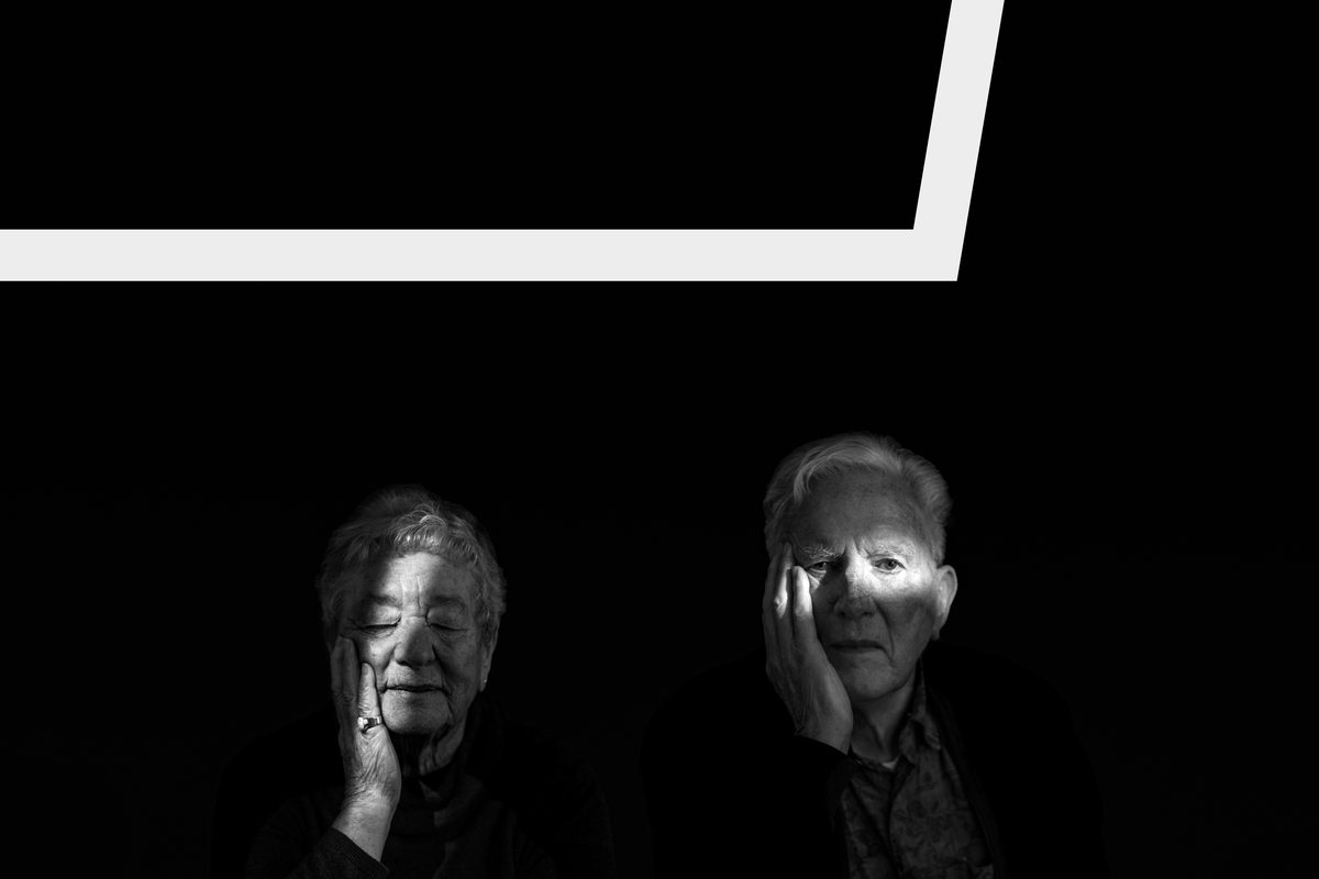 Portrait couple âgé lumière géométrique noir et blanc — Arnaud Chapelle Photographe
