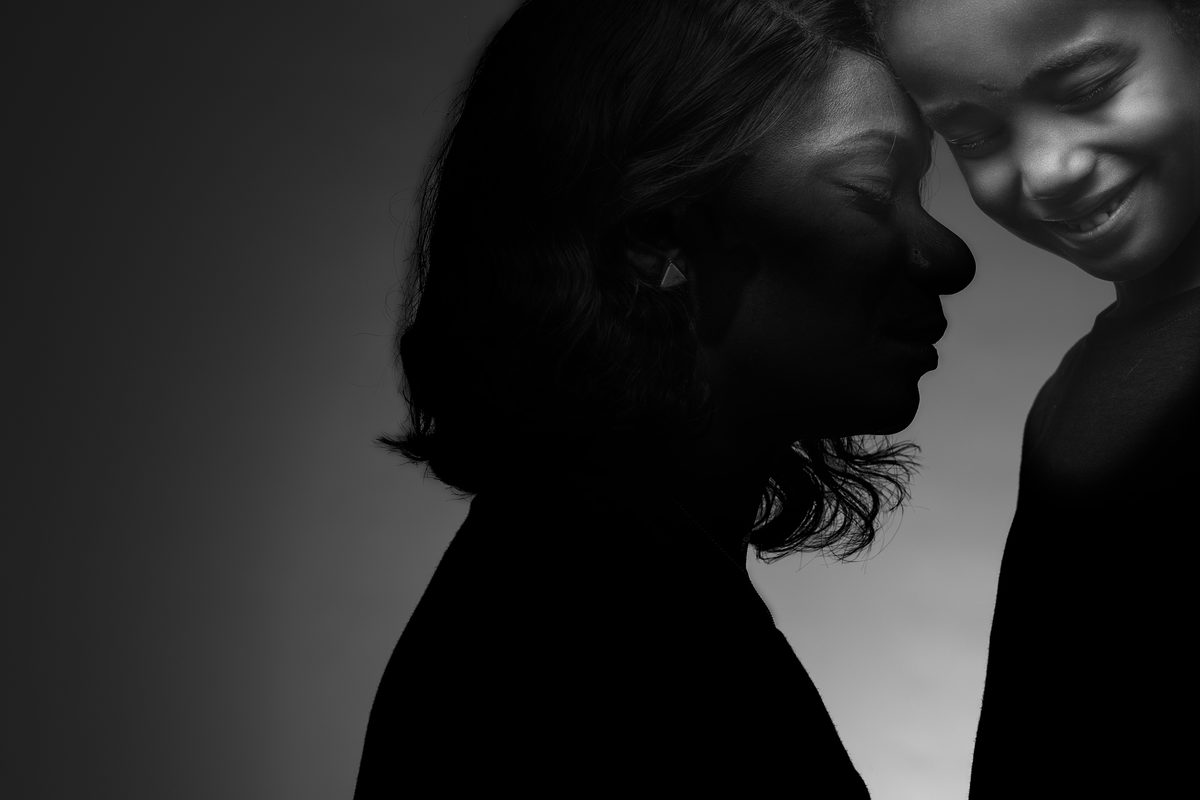 Portrait couple ombre lumière studio noir et blanc — Arnaud Chapelle Photographe