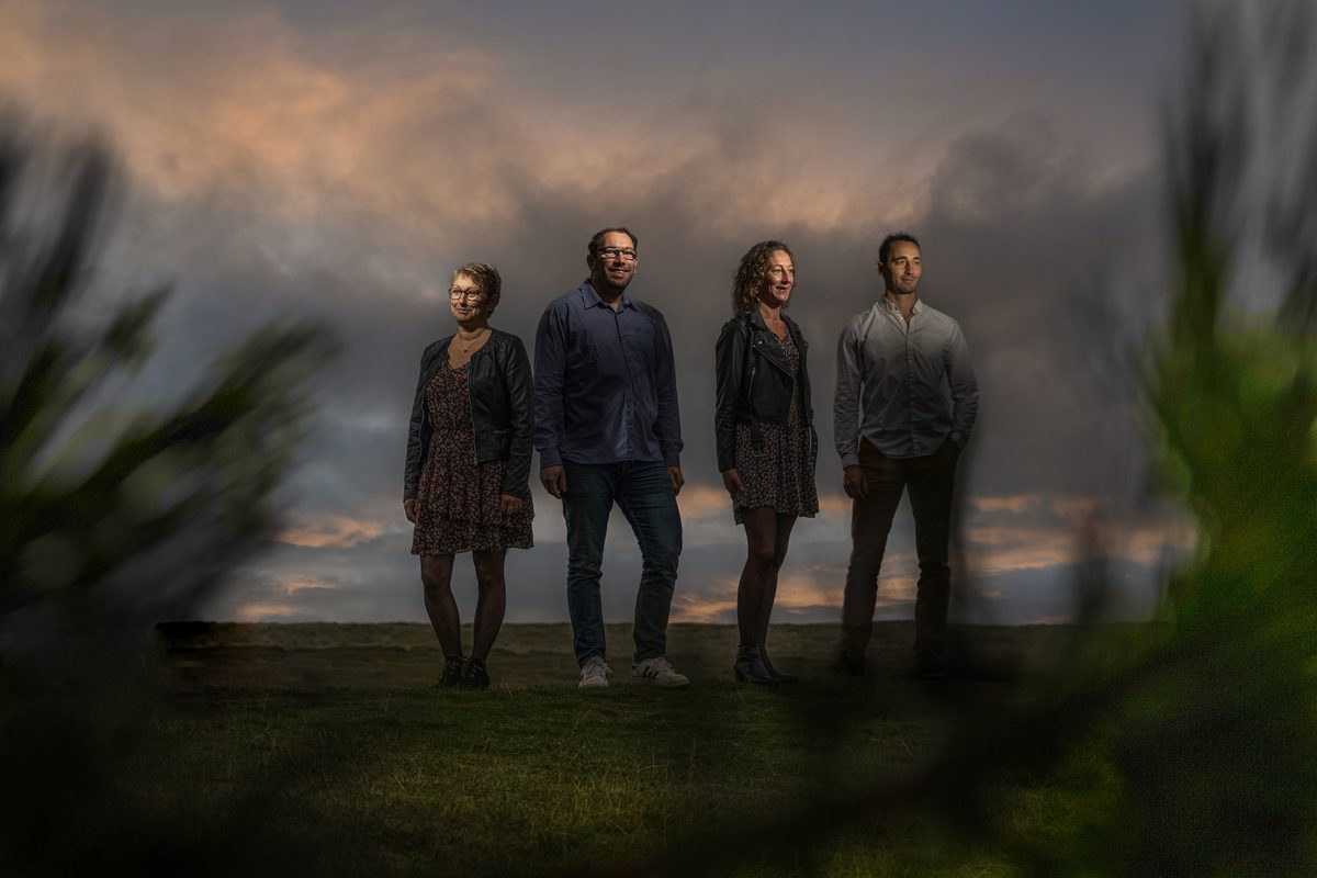 Portrait groupe coucher de soleil Normandie — Arnaud Chapelle Photographe